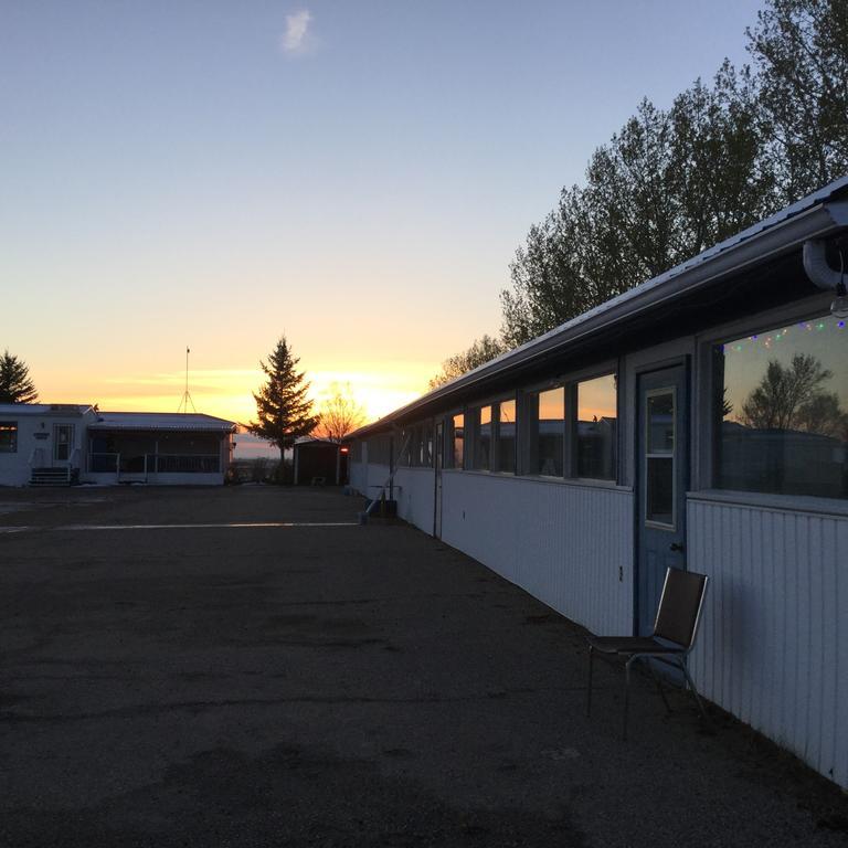 Raval Paradise Motel And Rv Park Youngstown Exterior photo