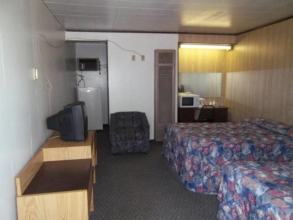 Raval Paradise Motel And Rv Park Youngstown Exterior photo