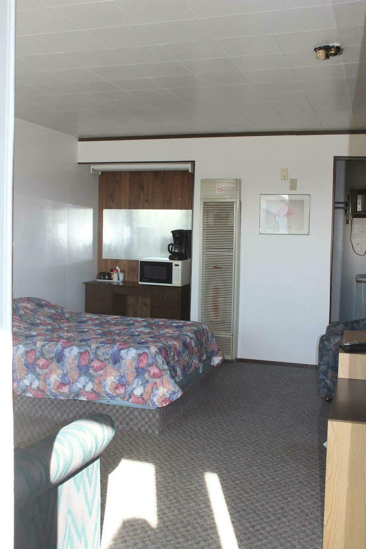 Raval Paradise Motel And Rv Park Youngstown Exterior photo