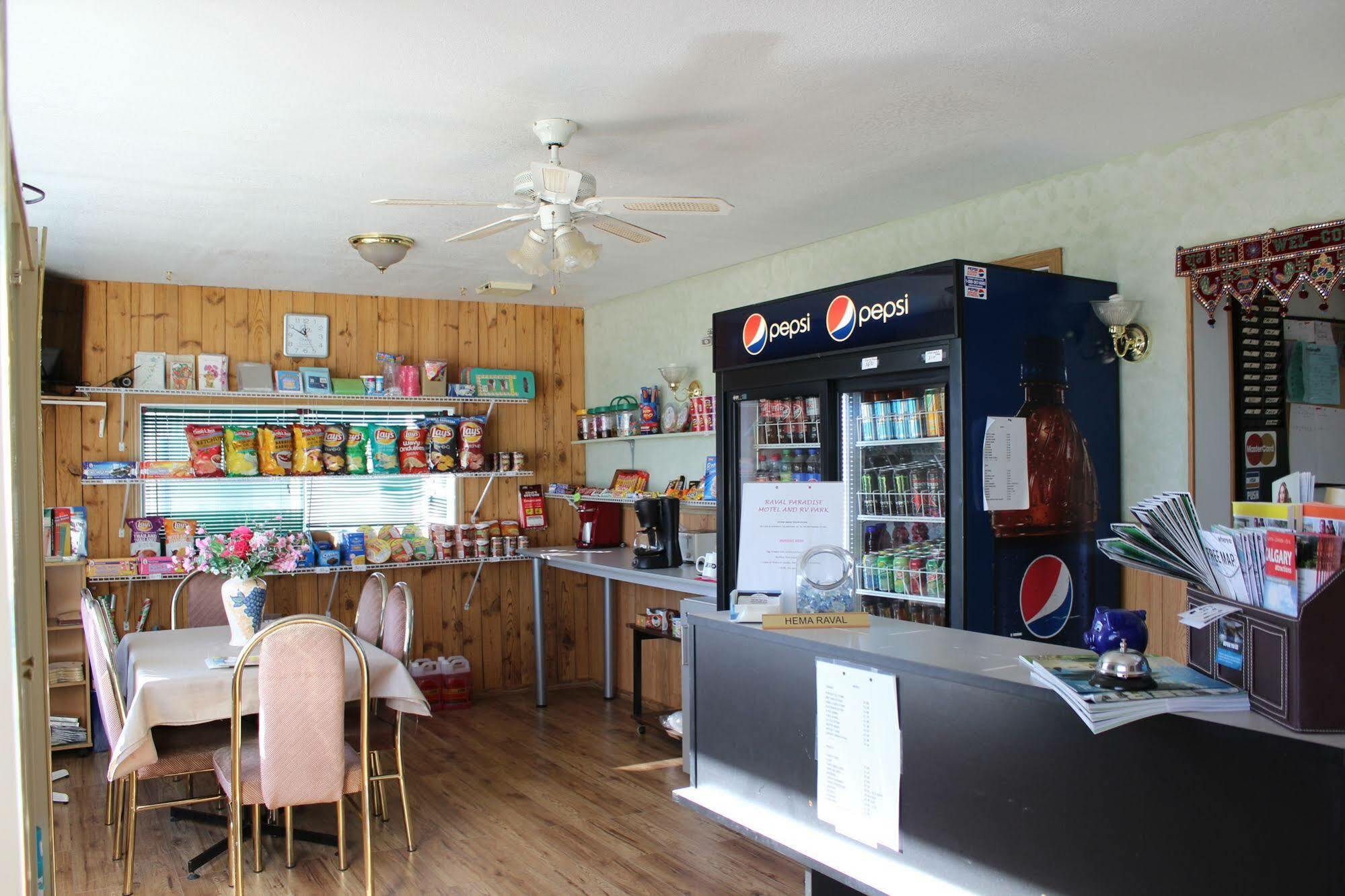 Raval Paradise Motel And Rv Park Youngstown Exterior photo